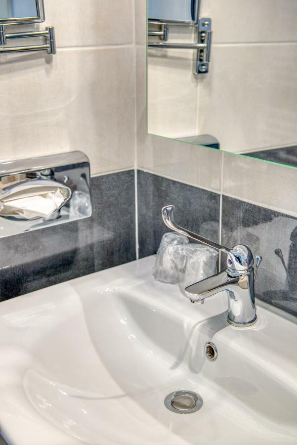 Hotel Le Berry Saint-Nazaire Экстерьер фото